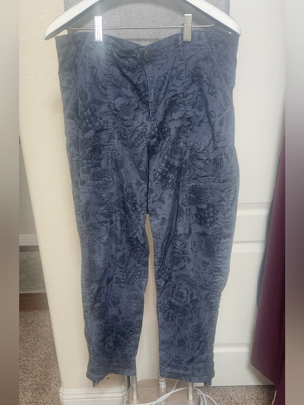 Democracy Flex-ellent Navy Floral Roll Tab Utility Pants - Size 10